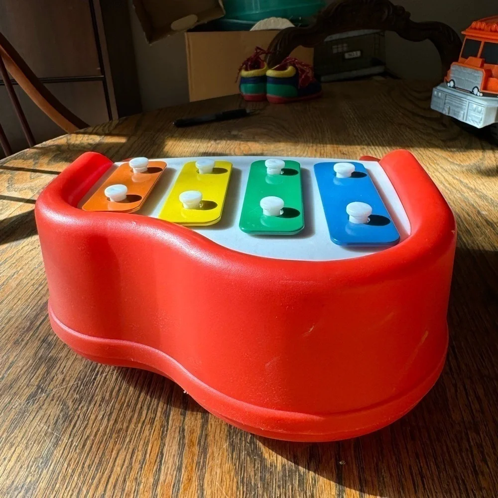 Little Tykes red 4 note xlyaphone piano